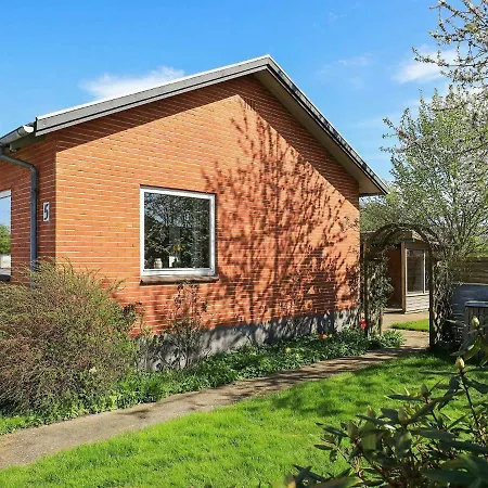 Two-bedroom Holiday In 1 Hébergement de vacances *