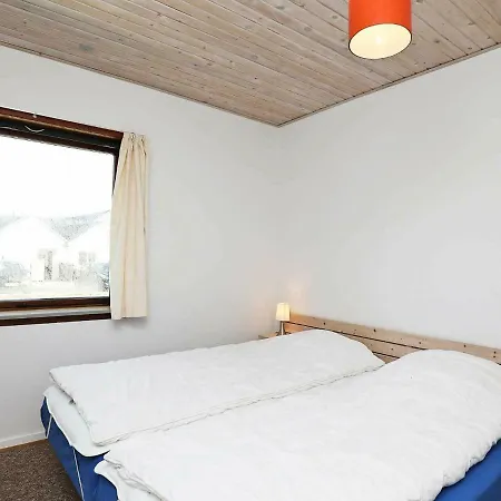 Hébergement de vacances Two-bedroom Holiday In 1 *
